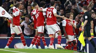 ארנסל חוגגת