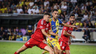 ערן זהבי שחקן מכבי ת"א מול סתיו למקין שחקן הפועל ת"א