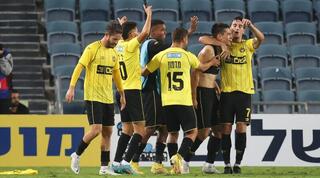 שחקני בית"ר ירושלים חוגגים