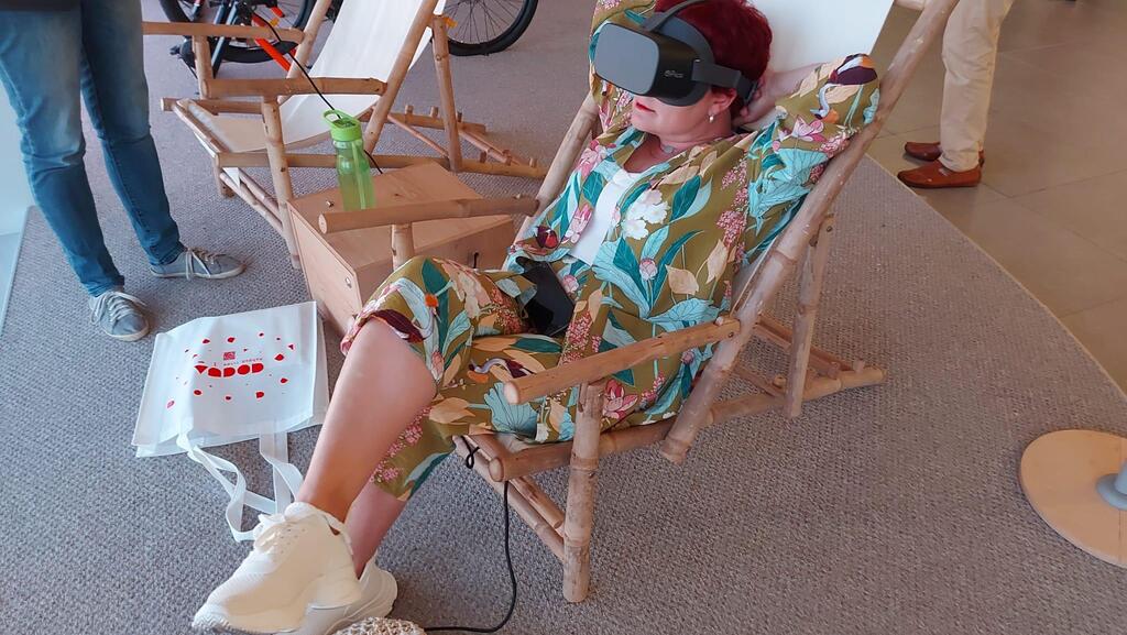Надеть очки VR - и оказаться на пляже Ашдода 
