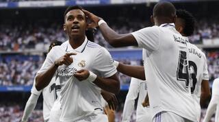 רודריגו חוגג עם שחקני ריאל מדריד