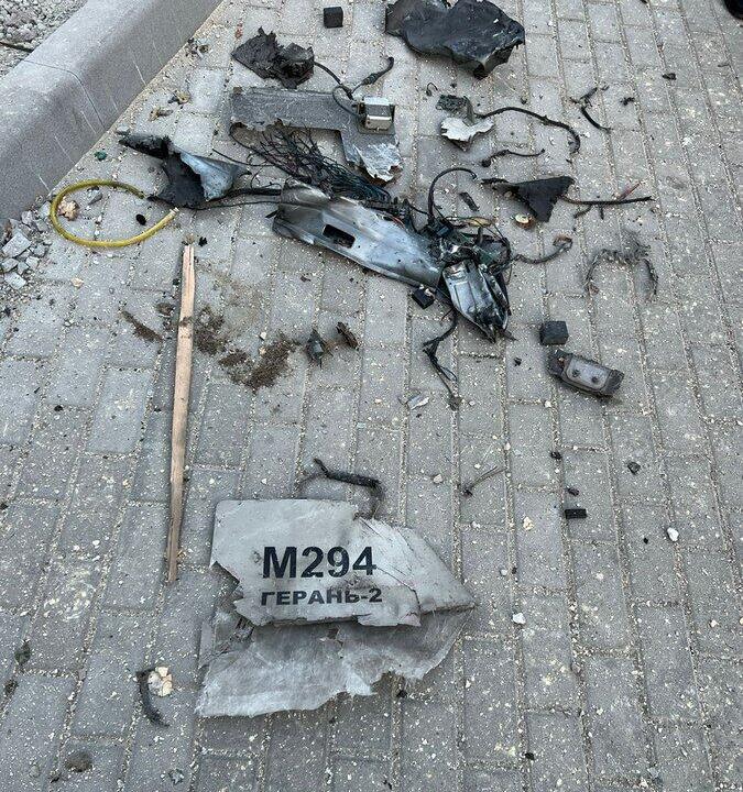 שרידי מל"ט איראני מסוג שאהד 136  ב מתקפת טילים על קייב אוקראינה