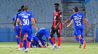 שחקני מכבי פתח תקווה חוגגים