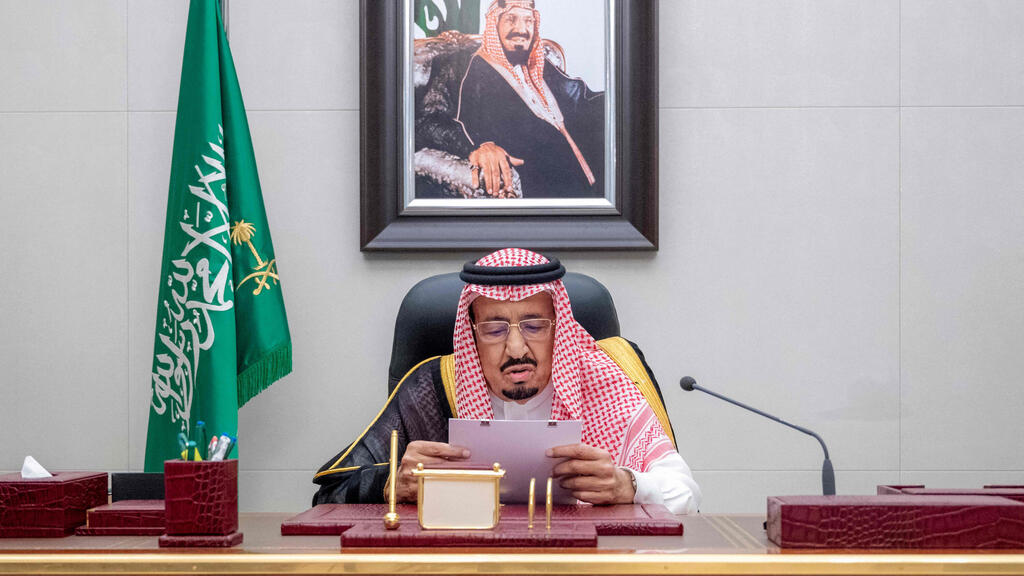 Saudi King Salman bin Abdulaziz delivering a speech during the annual Shura Council meeting in Jeddah