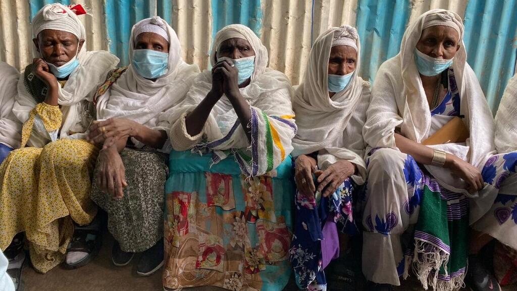 В ожидании репатриации (Фото: Ynet) עולים מאתיופיה מחכים לאישורי העלייה