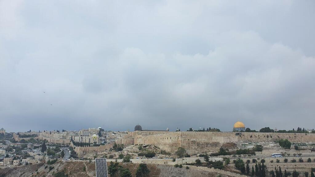 Rain in Jerusalem (Photo: Gilad Cohen) גשם בירושלים