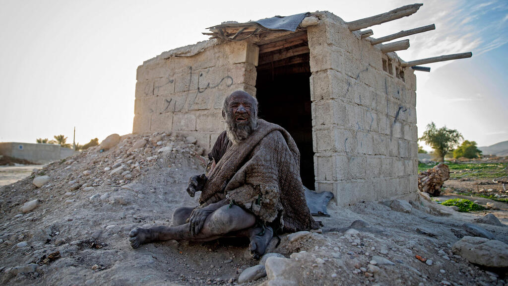 "Самый грязный старик" верил, что купание его убьет (Фото: AFP) אמו האג'י גבר מ איראן האיש ה מסריח ה מלוכלך ב עולם הלך לעולמו בגיל 94