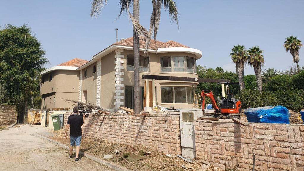 9 антенн не остановили семью из Рамат-Гана от покупки (Фото: Асаф Кемер) הווילה שנמכרה ל'איש מרמת גן'