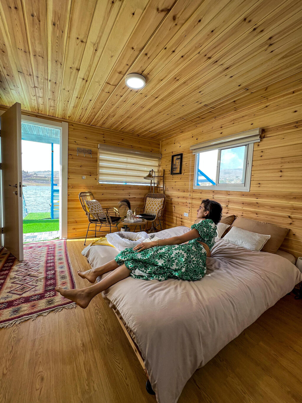 В циммере очень уютно (Фото: Рони Киперман) צימר סנטורם בבריכת רם