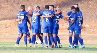 שחקן מכבי פתח תקווה חוגגים