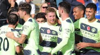 שחקני מנצ'סטר סיטי חוגגים