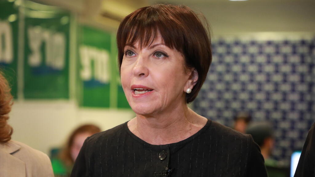 Zehava Galon (Photo: Dana Kopel) זהבה גלאון בסבב טלפונים להמרצת מצביעים