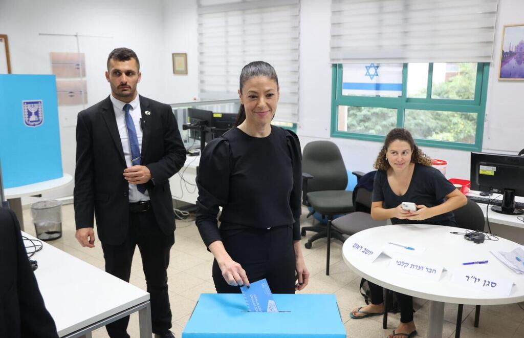 מרב מיכאלי