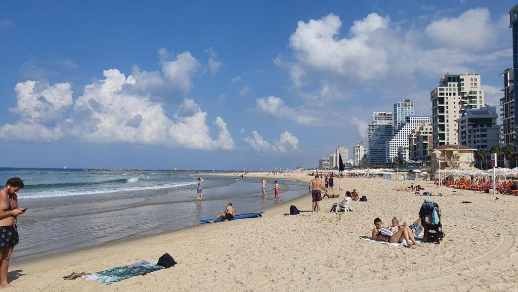Tel Aviv beach (Photo: Asaf Kamer) חוף ים בתל אביב