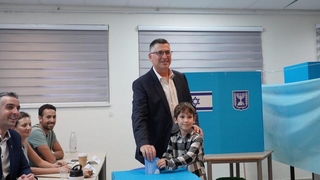 גדעון סער