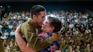 סולטן קוזלוב, חייל בודד שסבתו הוטסה לטקס פרס ההצטיינות מקזחסטן 