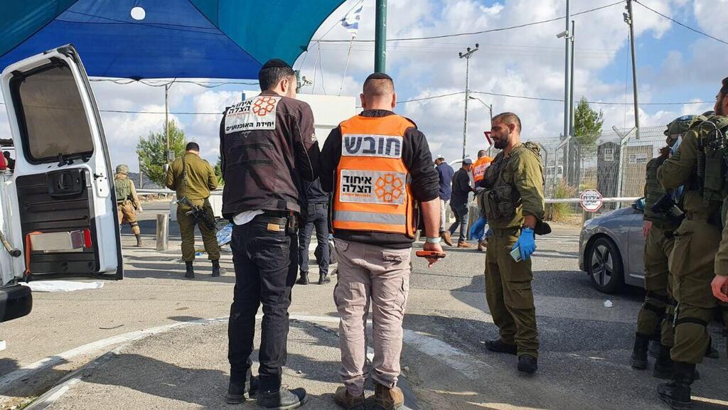 На месте теракта תיעוד מפיגוע הדריסה סמוך למחסום מכבים בבנימין