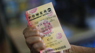 כרטיסי הגרלה לוטו של Powerball ב קליפורניה ארה"ב