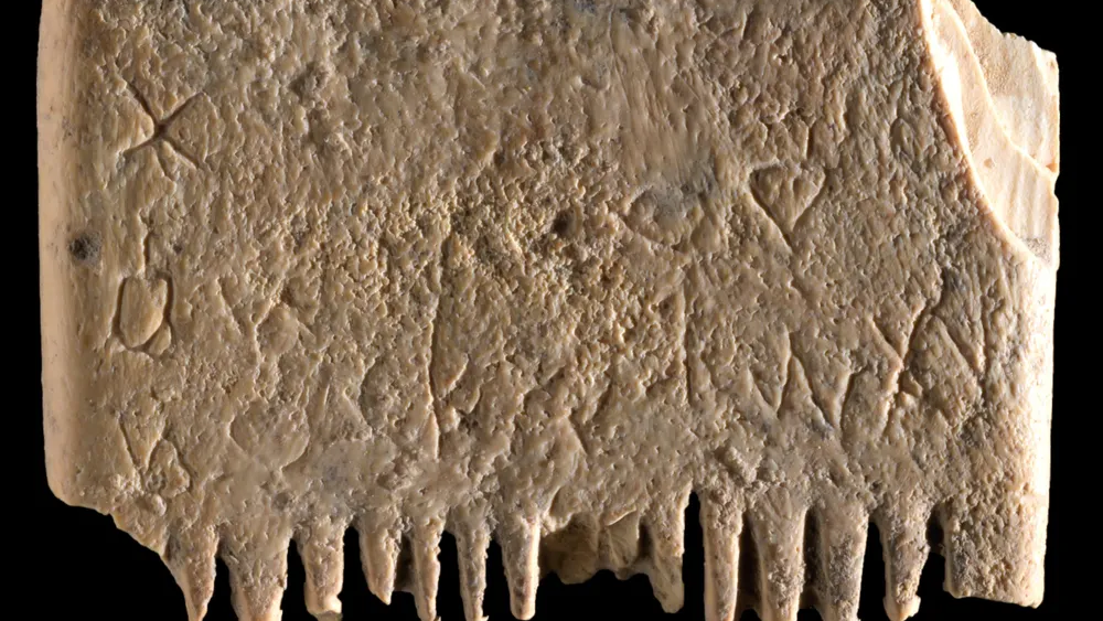 The ivory comb bearing the sentence in the Canaanite language 