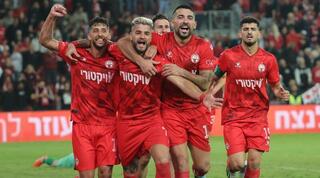 שחקני הפועל באר שבע חוגגים