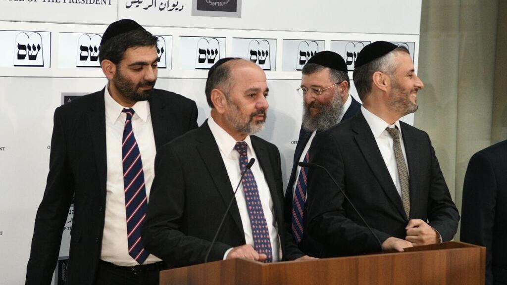 נציגי ש''ס לאחר ההתייעצות עם יצחק הרצוג