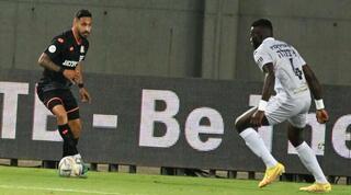 אלמוג בוזגלו מול פיליפ איפולה