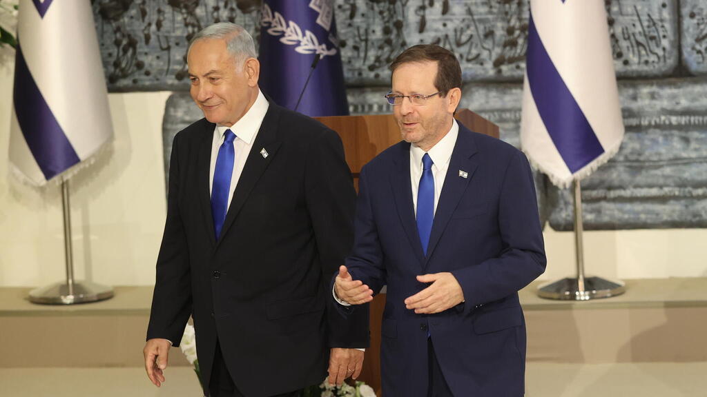 נשיא המדינה יצחק הרצוג מטיל את המנדט להרכבת ממשלה על בנימין נתניהו