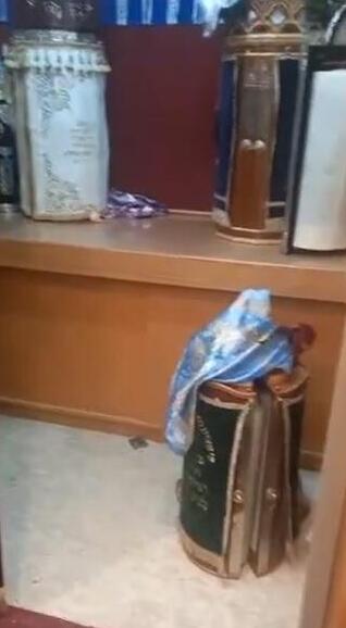 שלושה ספרי תורה נדירים שהובאו מג'רבה נגנבו