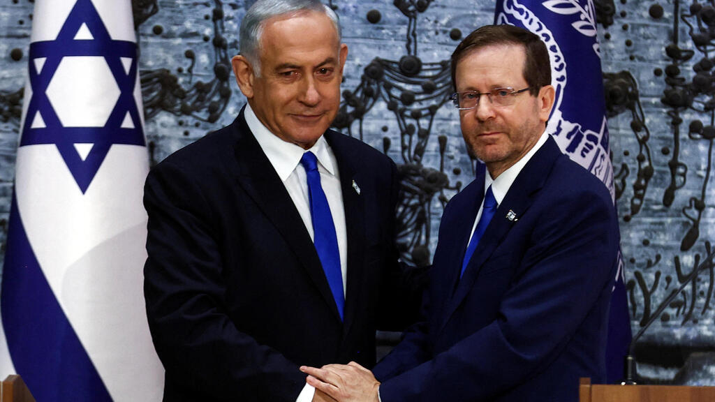 נשיא המדינה יצחק הרצוג מטיל את המנדט להרכבת ממשלה על בנימין נתניהו