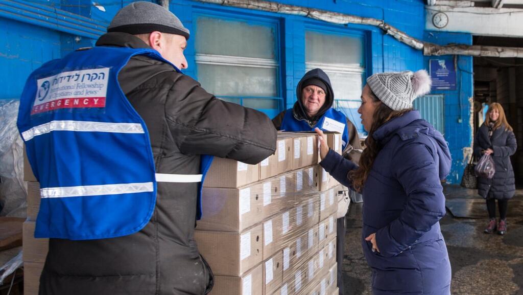 Israel sending aid to Ukraine aid war (Photo: International Fellowship of Christians and Jews) סיוע לפליטים מאוקראינה