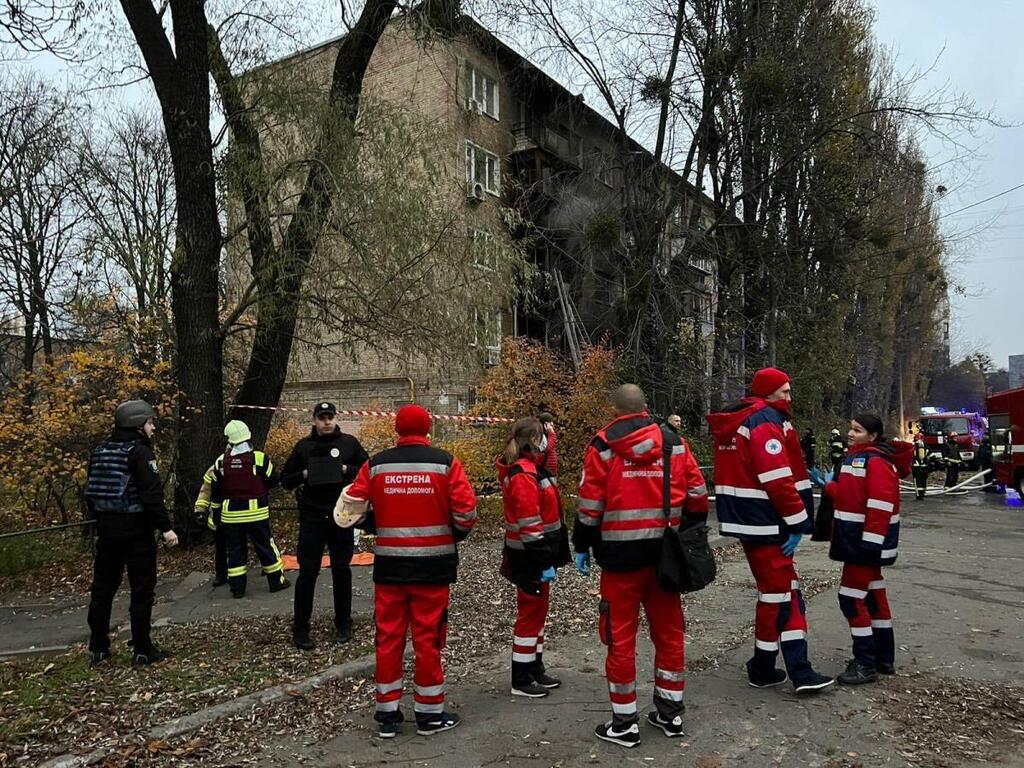 Последствия ракетного обстрела Киева