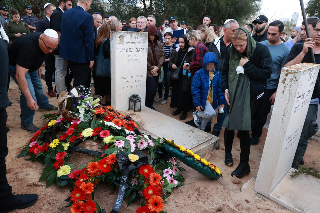 הלוויתו של מיכאל לדיגין אחד מהנרצחים בפיגוע באריאל