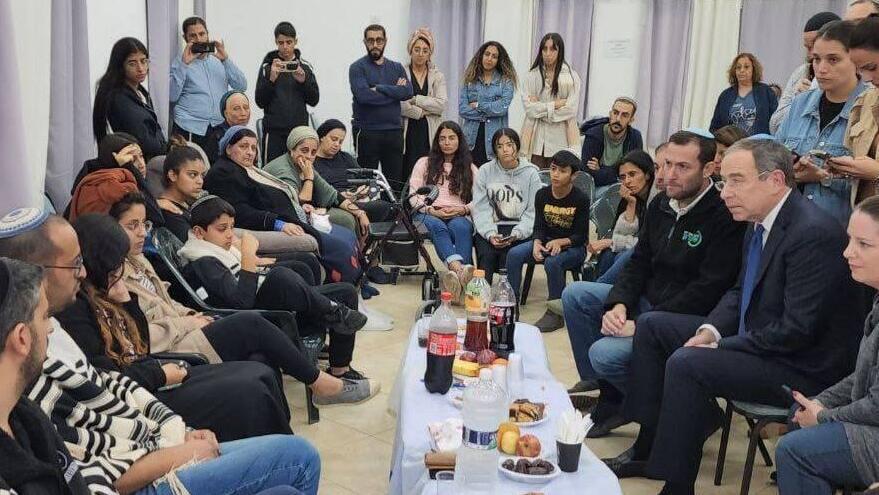 U.S. Ambassador Tom Nides visits bereaved family in West Bank settlement 