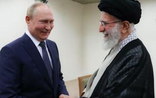 A picture of the meeting of Russian President Vladimir Putin with Ayatollah Khamenei, the leader of the Islamic Revolution of Iran