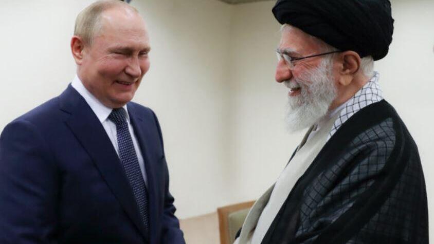 A picture of the meeting of Russian President Vladimir Putin with Ayatollah Khamenei, the leader of the Islamic Revolution of Iran