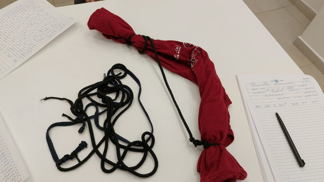 Кляп и веревки, которые девушки использовали, чтобы связать вожатую  