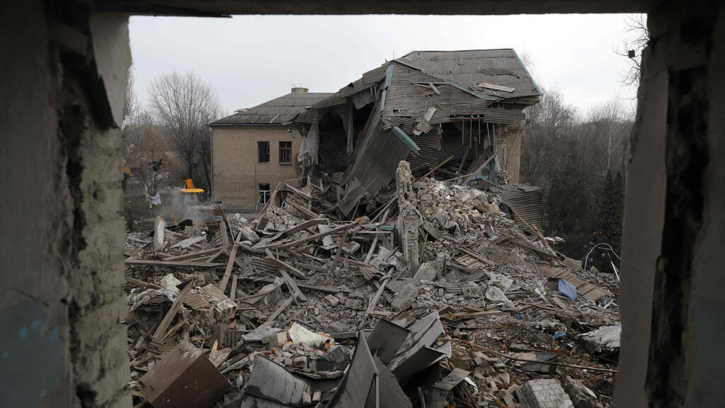 Последствия удара по Запорожью (Фото: AFP) אוקראינה וליניאנסק ב מחוז ז'פוריז'יה מחלקת יולדות ש הופצצה תינוק בן יומיים נהרג