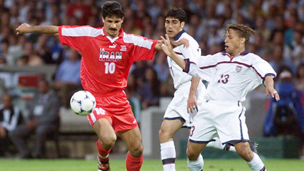 Сборные Ирана и США уже встречались в 1998 году (Фото: AFP) נבחרת איראן נבחרת ארה"ב עלי דאי קובי ג'ונס מונדיאל 1998