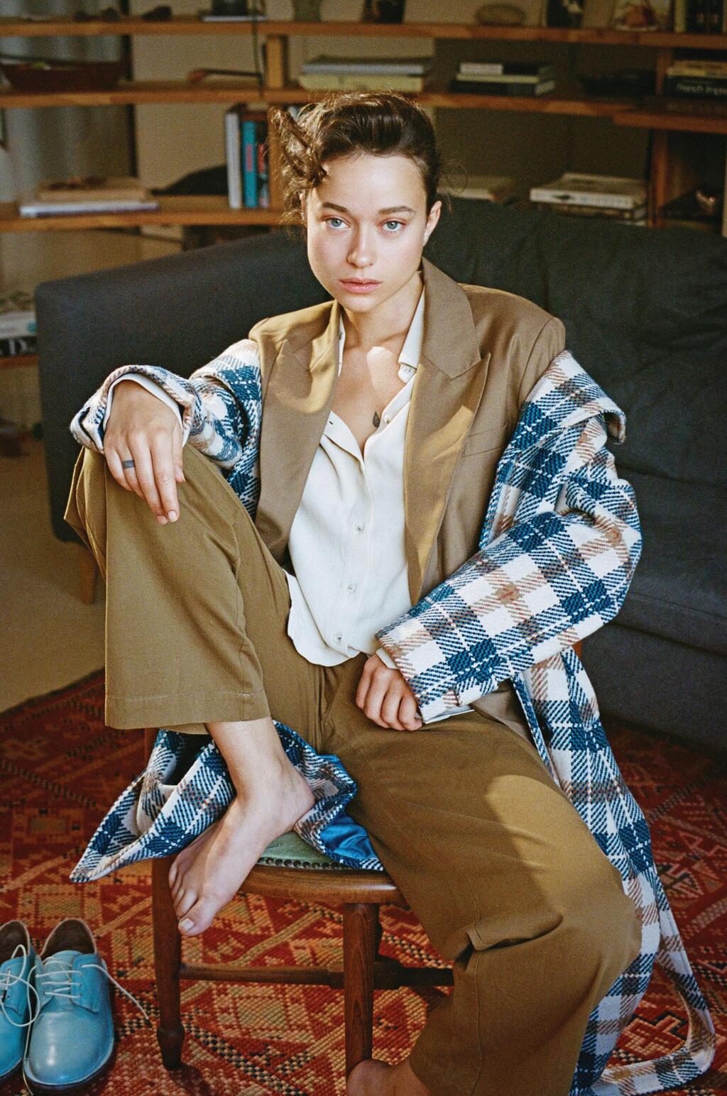 ויקה לוי בהפקת אופנה ל"לאשה"