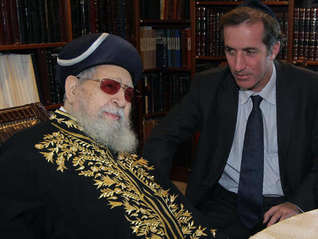 הרב עובדיה יוסף נפגש עם שגריר צרפת שביקש לשחרר את סלאח חמורי, 2011