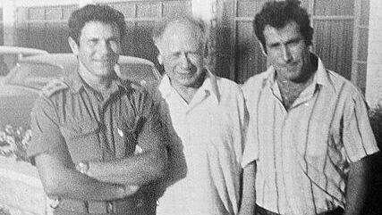 Yoni Netanyahu (left) with Benjamin and their father