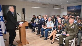 שר הביטחון בני גנץ במפגש עם נספחים מ- 30 מדינות