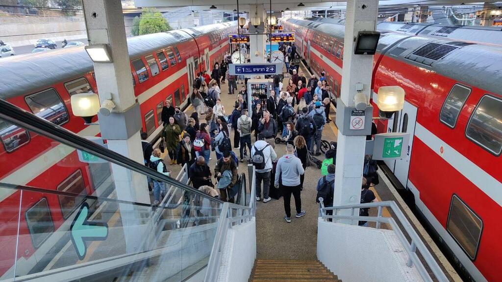Израильские поезда перегружены - и дальше будет только хуже (Фото: Орен Райс) עומסים ברכבת סבידור מרכז בעקבות תקלת איתות