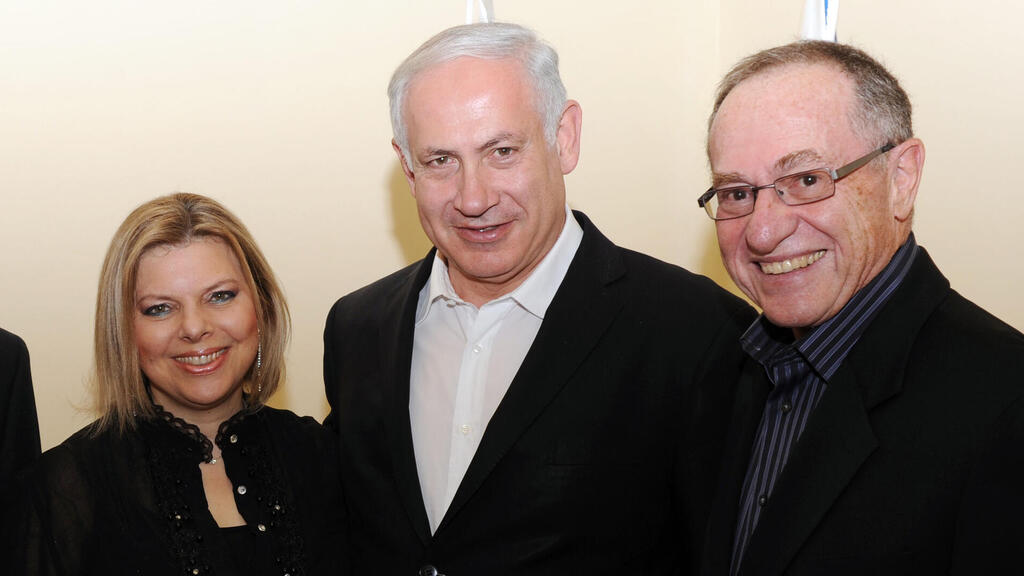 ראש הממשלה בנימין נתניהו (שני מימין) נפגש עם פרופסור אלן דרשוביץ מארצות הברית, בבית ראש הממשלה בירושלים