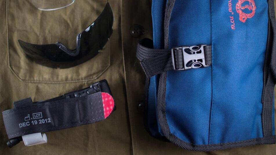 ערכת חוסם העורקים והתחבושת האישית