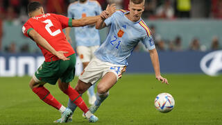שחקן נבחרת ספרד דני אולמו מול שחקן נבחרת מרוקו אשרף חכימי