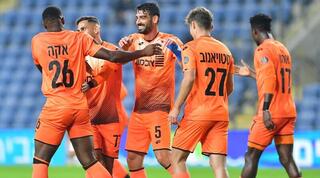 שחקני נס ציונה חוגגים