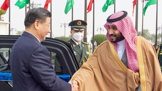 נשיא סין שי ג'ינפינג ב ביקור ב סעודיה מתארח אצל יורש העצר מוחמד בן סלמאן