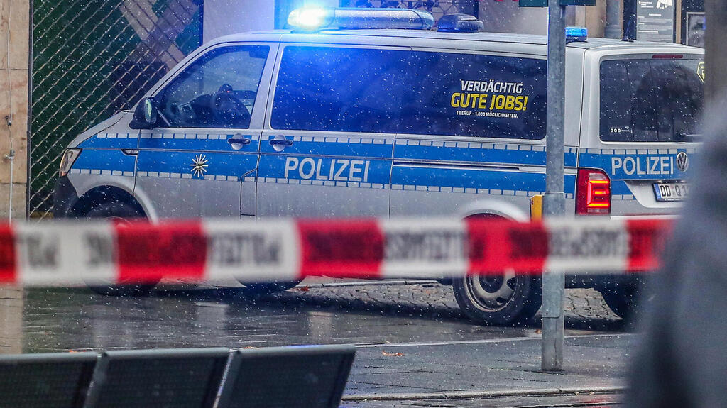 גרמניה דרזדן גבר רצח אישה ו מתבצר ב קניון חשש ל בני ערובה כוחות משטרה