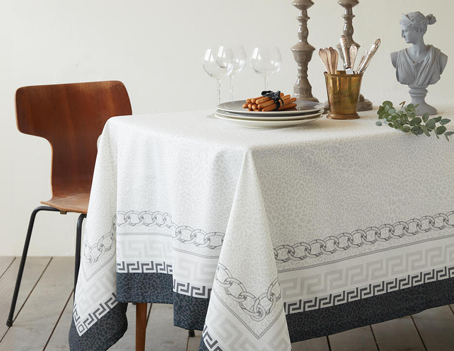 Нарядная скатерть от "Арад текстиль" (Фото: Ади Гилад, предоставлено "Арад текстиль") Нарядная скатерть от "Арад текстиль"